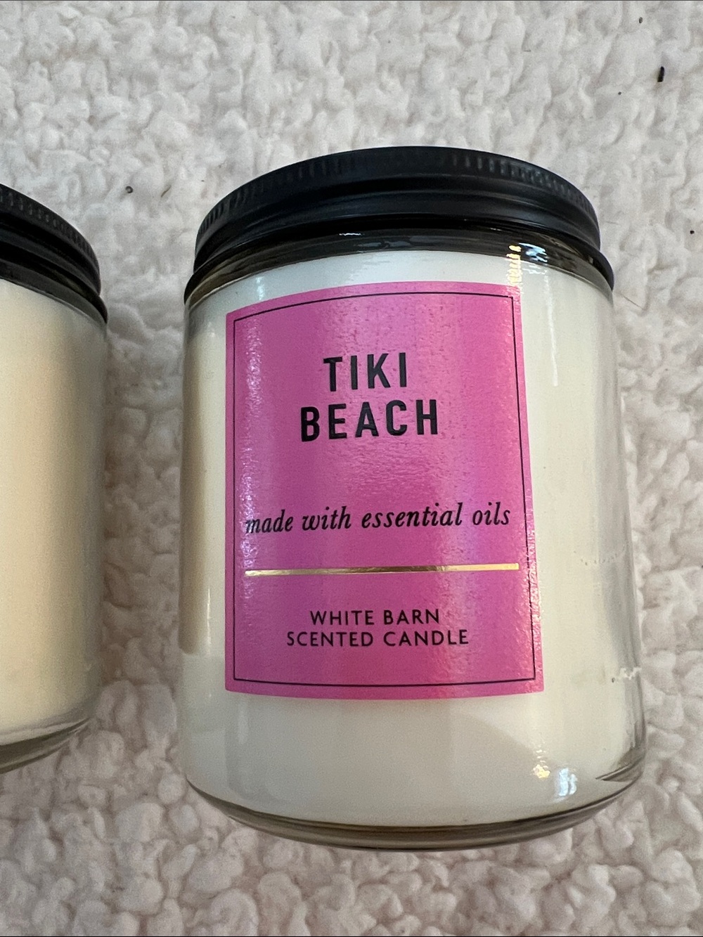 White Barn Twin Scented Candle Set in Tiki Beach & Endless Weekend - 7 oz each - Picture 3 of 5